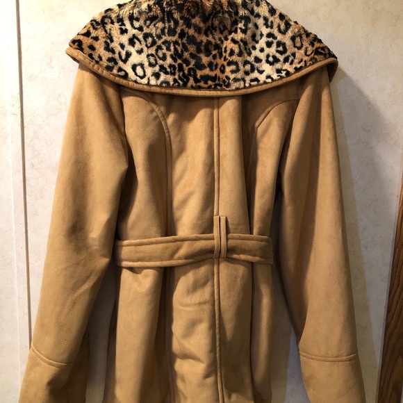 Coat - Picture 2 of 4